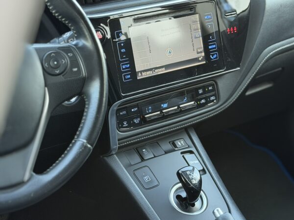 Toyota Auris 1.8 Hybrid Design Edition