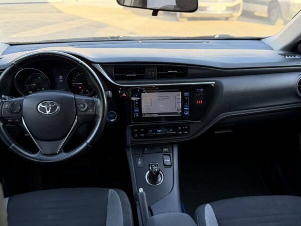 Toyota Auris 1.8 Hybrid Design Edition