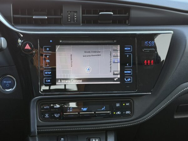Toyota Auris 1.8 Hybrid Design Edition