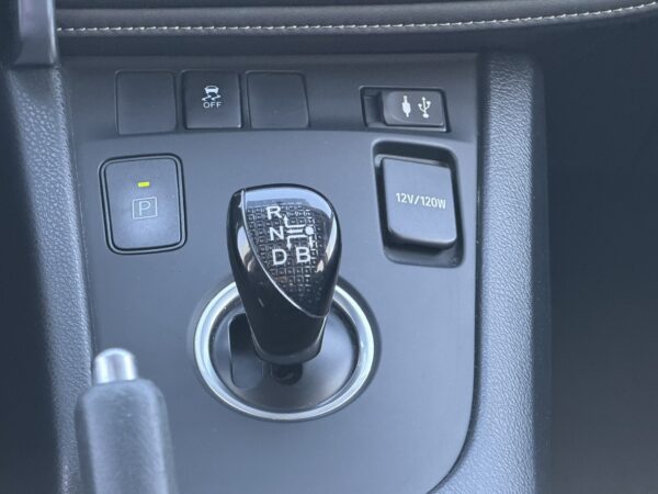 Toyota Auris 1.8 Hybrid Design Edition