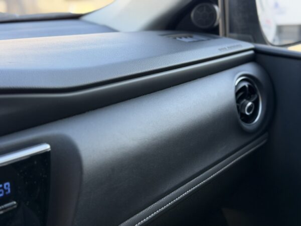Toyota Auris 1.8 Hybrid Design Edition