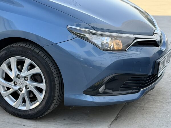 Toyota Auris 1.8 Hybrid Design Edition