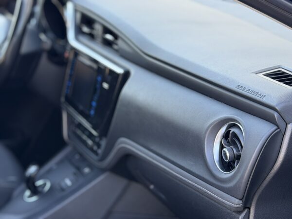 Toyota Auris 1.8 Hybrid Design Edition