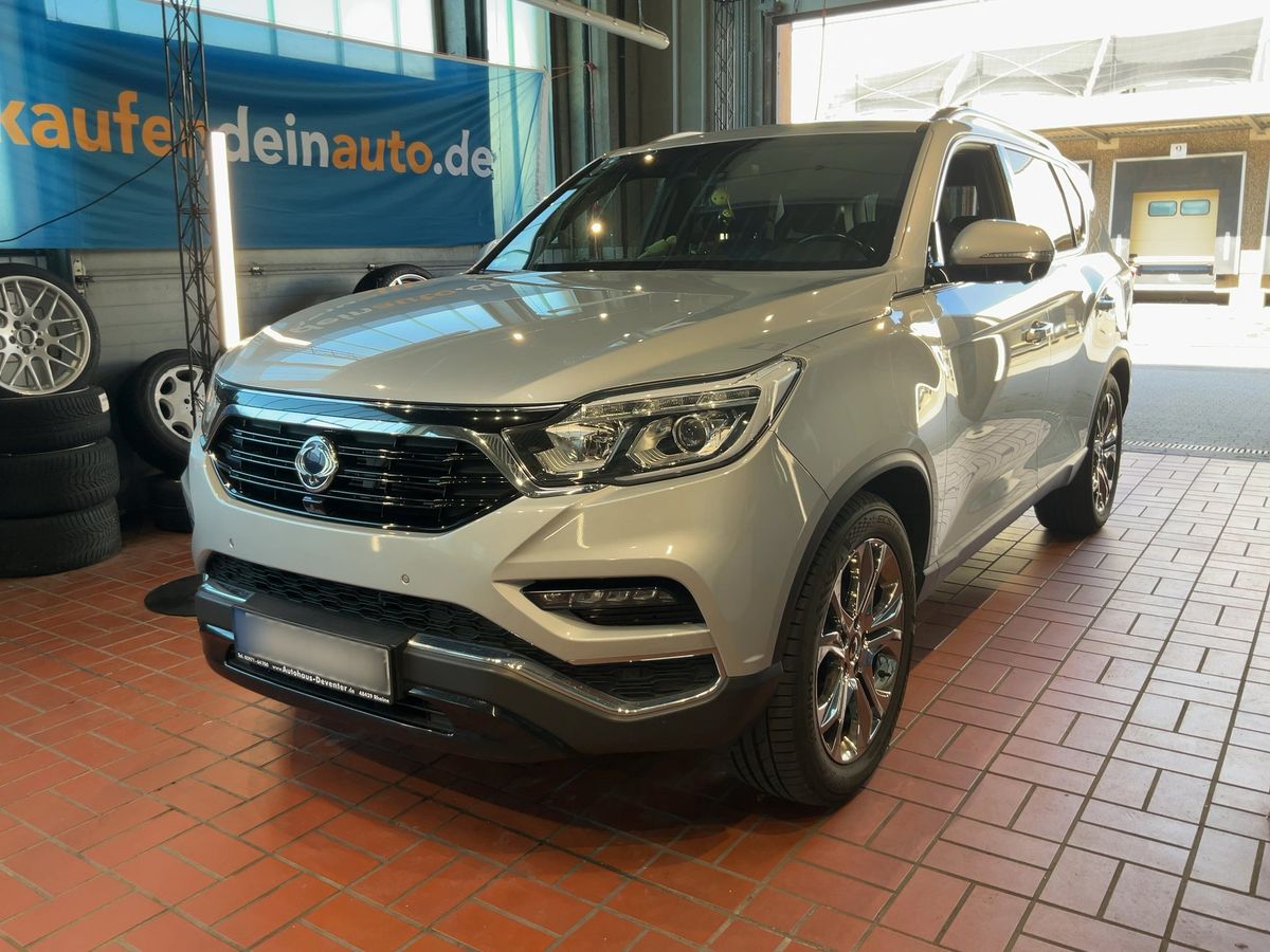 SsangYong Rexton 2019 gri, față-stânga