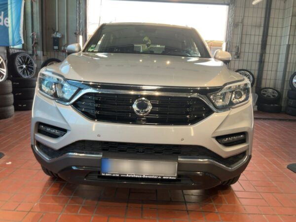 SsangYong Rexton 2019 gri, din față