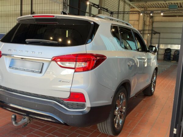 SsangYong Rexton 2019 gri, spate-dreapta