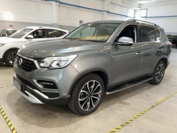 SsangYong Rexton 2019 gri, vedere față-stânga