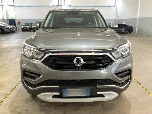 SsangYong Rexton 2019 gri, vedere din față