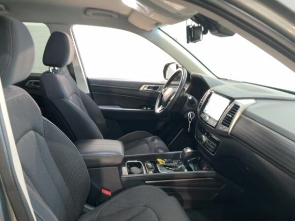 SsangYong Rexton 2019 interior, scaune față și bord